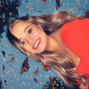 Meet your Posher, Melanie!🌸💗